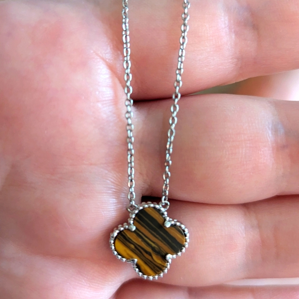 Sterlint Silver Tigers Eye Clover Necklace 925